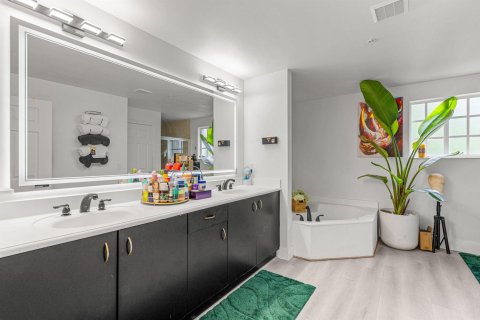 Townhouse in Lauderhill, Florida 3 bedrooms, 190.45 sq.m. № 2411349 - photo 14