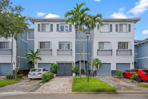 Townhouse in Lauderhill, Florida 3 bedrooms, 190.45 sq.m. № 2411349