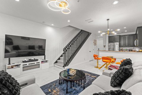 Townhouse in Lauderhill, Florida 3 bedrooms, 190.45 sq.m. № 2411349 - photo 6