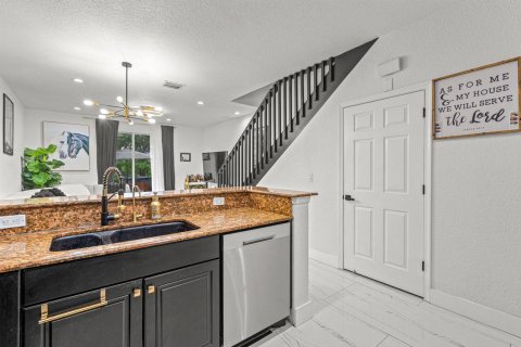 Townhouse in Lauderhill, Florida 3 bedrooms, 190.45 sq.m. № 2411349 - photo 10