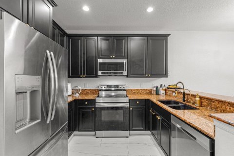 Townhouse in Lauderhill, Florida 3 bedrooms, 190.45 sq.m. № 2411349 - photo 7