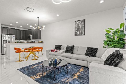 Townhouse in Lauderhill, Florida 3 bedrooms, 190.45 sq.m. № 2411349 - photo 12