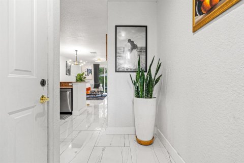 Townhouse in Lauderhill, Florida 3 bedrooms, 190.45 sq.m. № 2411349 - photo 19
