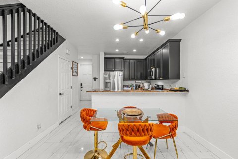Townhouse in Lauderhill, Florida 3 bedrooms, 190.45 sq.m. № 2411349 - photo 8