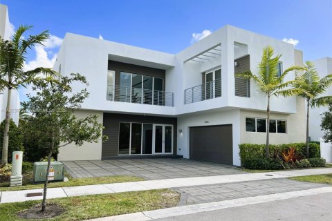 Villa ou maison à Doral, Floride 5 chambres, 342.81 m2 № 2059933