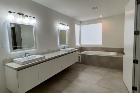 Villa ou maison à vendre à Doral, Floride: 5 chambres, 342.81 m2 № 2059933 - photo 30