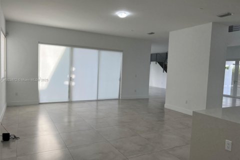 Villa ou maison à vendre à Doral, Floride: 5 chambres, 342.81 m2 № 2059933 - photo 3