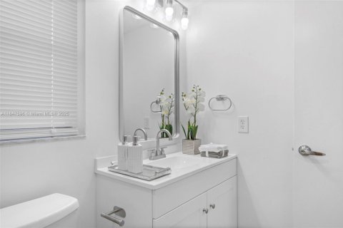 Condo in Sunrise, Florida, 1 bedroom  № 1847691 - photo 12