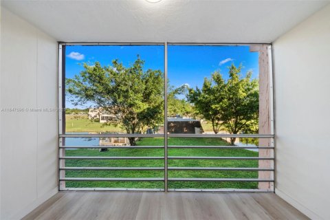 Condo in Sunrise, Florida, 1 bedroom  № 1847691 - photo 8