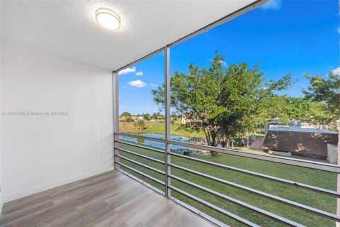 Condo in Sunrise, Florida, 1 bedroom  № 1847691 - photo 16