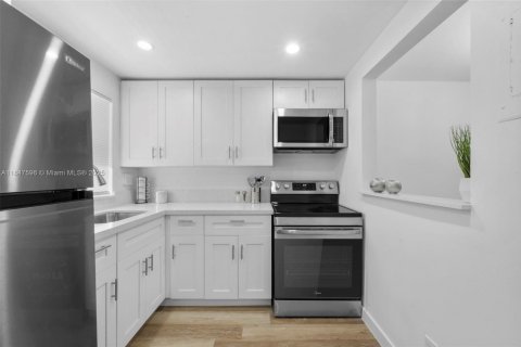 Condo in Sunrise, Florida, 1 bedroom  № 1847691 - photo 5