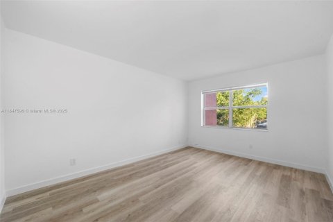 Condo in Sunrise, Florida, 1 bedroom  № 1847691 - photo 14