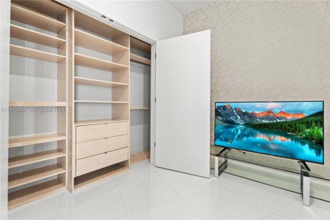 Condo in Miami, Florida, 3 bedrooms  № 1974644 - photo 20