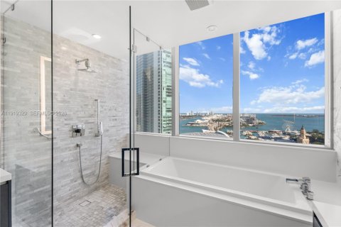 Condo in Miami, Florida, 3 bedrooms  № 1974644 - photo 13