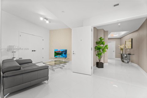 Condo in Miami, Florida, 3 bedrooms  № 1974644 - photo 21