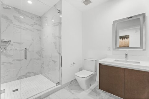 Condo in Miami, Florida, 3 bedrooms  № 1974644 - photo 25