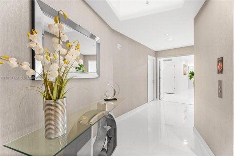 Condo in Miami, Florida, 3 bedrooms  № 1974644 - photo 23