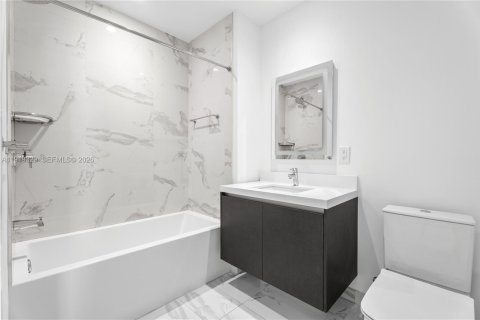 Condo in Miami, Florida, 3 bedrooms  № 1974644 - photo 27