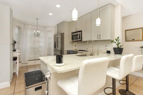 House in Orlando, Florida 3 bedrooms, 105.91 sq.m. № 2421985 - photo 7