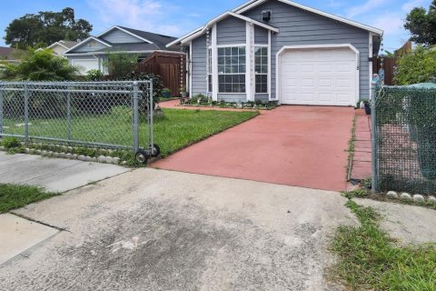 House in Orlando, Florida 3 bedrooms, 105.91 sq.m. № 2421985 - photo 25