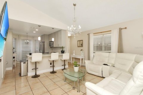 House in Orlando, Florida 3 bedrooms, 105.91 sq.m. № 2421985 - photo 5