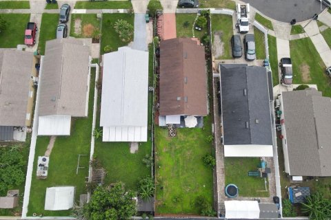 House in Orlando, Florida 3 bedrooms, 105.91 sq.m. № 2421985 - photo 29