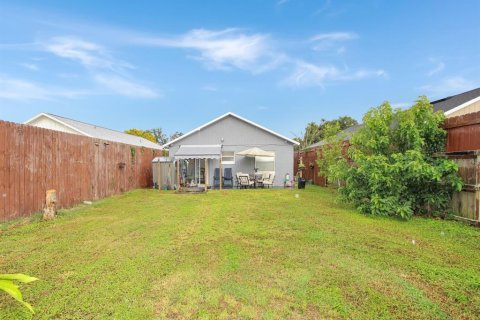 House in Orlando, Florida 3 bedrooms, 105.91 sq.m. № 2421985 - photo 24
