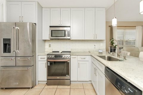 House in Orlando, Florida 3 bedrooms, 105.91 sq.m. № 2421985 - photo 8