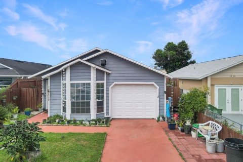 House in Orlando, Florida 3 bedrooms, 105.91 sq.m. № 2421985