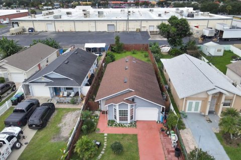 House in Orlando, Florida 3 bedrooms, 105.91 sq.m. № 2421985 - photo 26