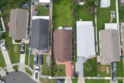 House in Orlando, Florida 3 bedrooms, 105.91 sq.m. № 2421985 - photo 27
