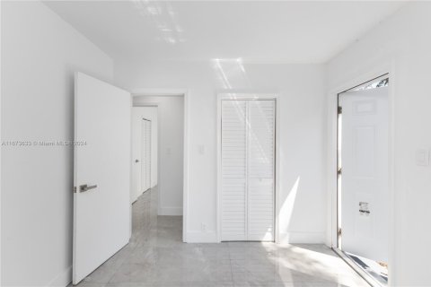 Villa ou maison à vendre à Miami, Floride: 2 chambres, 109.44 m2 № 2023135 - photo 17