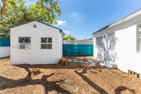 Villa ou maison à vendre à Miami, Floride: 2 chambres, 109.44 m2 № 2023135 - photo 26