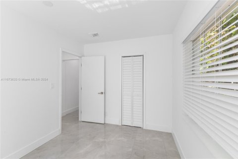 Villa ou maison à vendre à Miami, Floride: 2 chambres, 109.44 m2 № 2023135 - photo 23