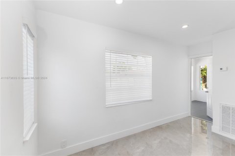 Villa ou maison à vendre à Miami, Floride: 2 chambres, 109.44 m2 № 2023135 - photo 15