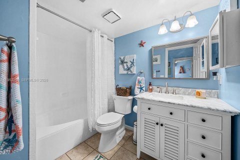 Townhouse in Palm Beach Gardens, Florida 3 bedrooms, 161.65 sq.m. № 2007355 - photo 16