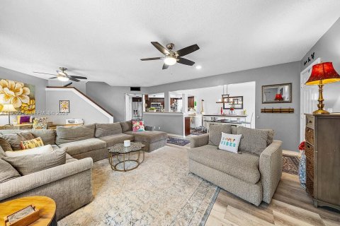 Townhouse in Palm Beach Gardens, Florida 3 bedrooms, 161.65 sq.m. № 2007355 - photo 4