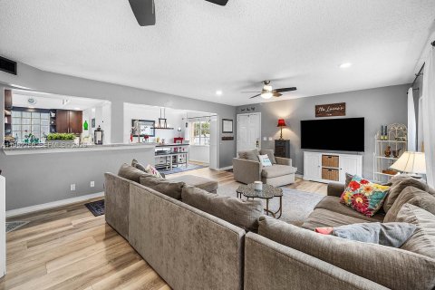 Townhouse in Palm Beach Gardens, Florida 3 bedrooms, 161.65 sq.m. № 2007355 - photo 6