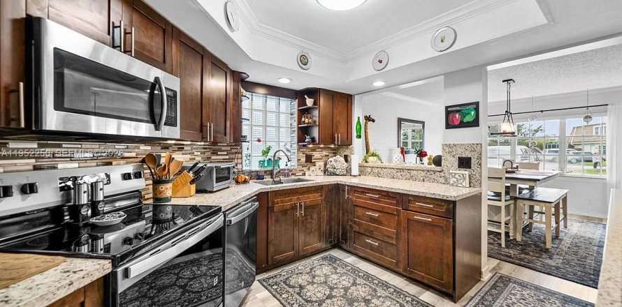 Townhouse in Palm Beach Gardens, Florida 3 bedrooms, 161.65 sq.m. № 2007355