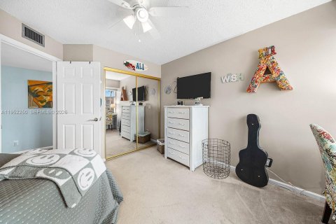 Townhouse in Palm Beach Gardens, Florida 3 bedrooms, 161.65 sq.m. № 2007355 - photo 18