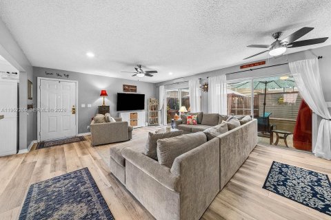 Townhouse in Palm Beach Gardens, Florida 3 bedrooms, 161.65 sq.m. № 2007355 - photo 5