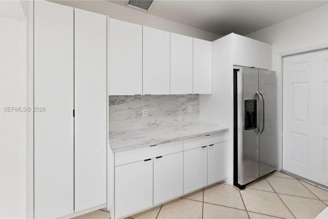 House in Miami, Florida 3 bedrooms, 110 sq.m. № 2246672 - photo 12
