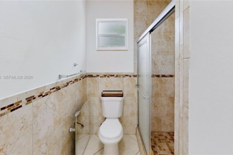 House in Miami, Florida 3 bedrooms, 110 sq.m. № 2246672 - photo 20