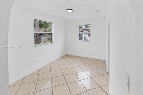 House in Miami, Florida 3 bedrooms, 110 sq.m. № 2246672 - photo 13