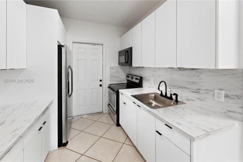 House in Miami, Florida 3 bedrooms, 110 sq.m. № 2246672 - photo 10