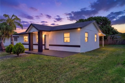 House in Miami, Florida 3 bedrooms, 110 sq.m. № 2246672 - photo 3