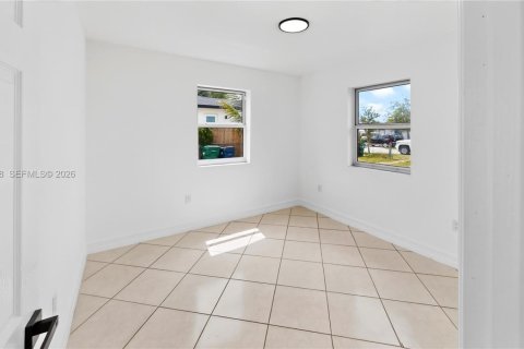 House in Miami, Florida 3 bedrooms, 110 sq.m. № 2246672 - photo 26