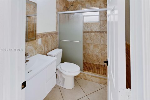 House in Miami, Florida 3 bedrooms, 110 sq.m. № 2246672 - photo 25
