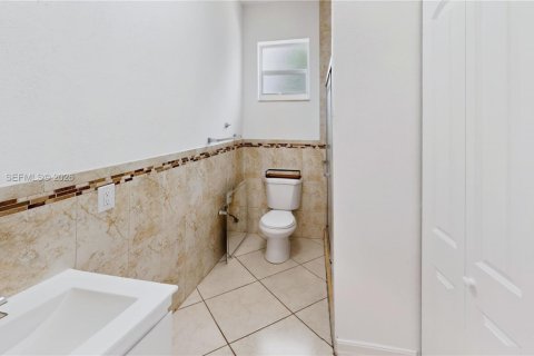 House in Miami, Florida 3 bedrooms, 110 sq.m. № 2246672 - photo 21