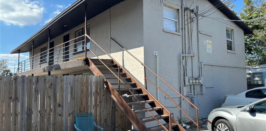 Immobilier commercial à Winter Haven, Floride 8 chambres, 265.89 m2 № 1919743